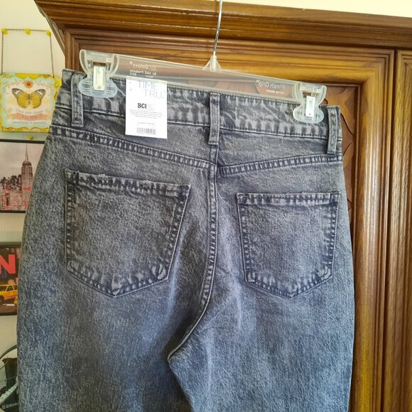 Acid Wash High-Rise Straight Crop Jeans NWT! - Gray, Size 4 - Picture 9 of 16